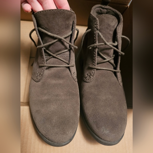 Clark's Leather Ankle Boots Sz 9 EU 39, 1-3/4" Heel, EUC - Picture 2 of 11